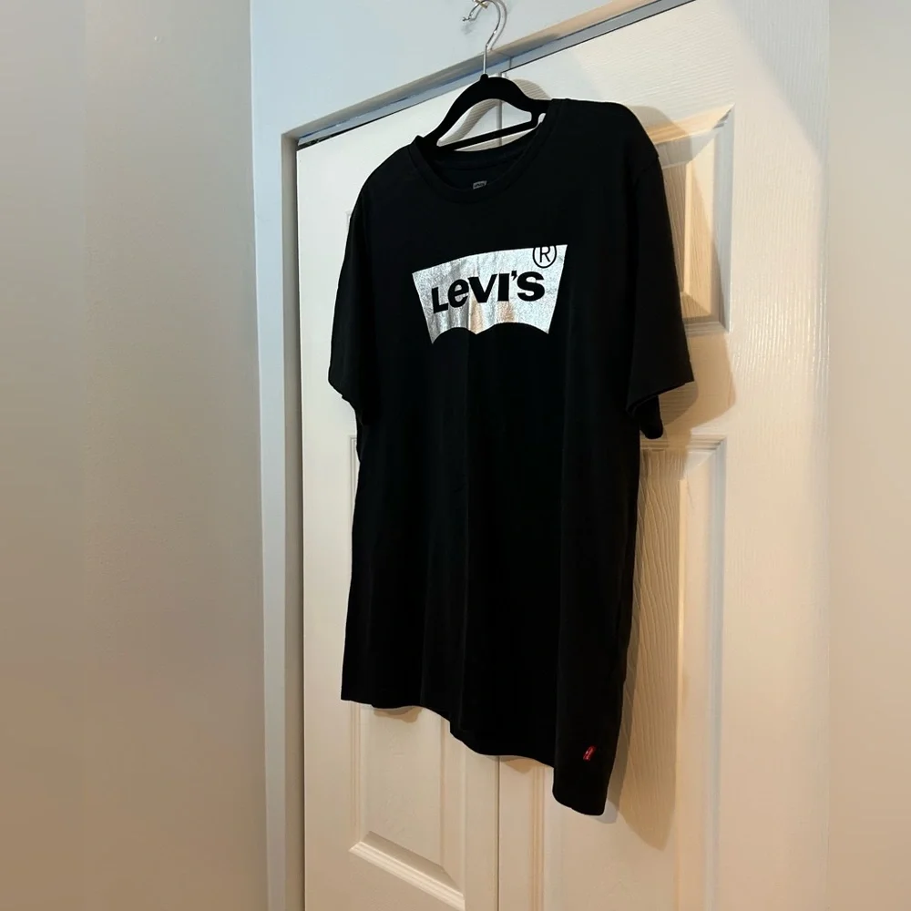 Levi’s Men’s Black Logo T-Shirt Size Large Classic Batwing Tee